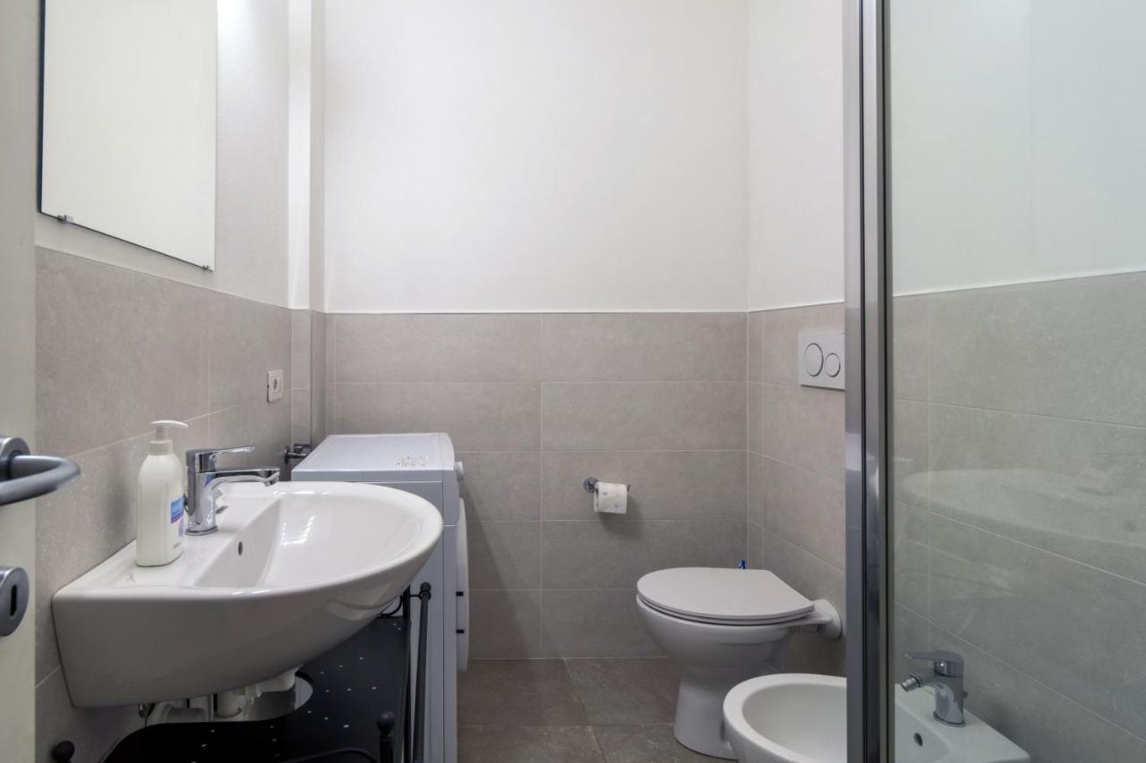 Cozy & Comfy Apt In Navigli Area Milan Luaran gambar