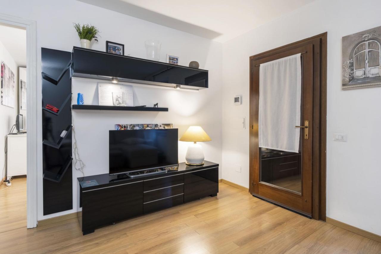Cozy & Comfy Apt In Navigli Area Milan Luaran gambar
