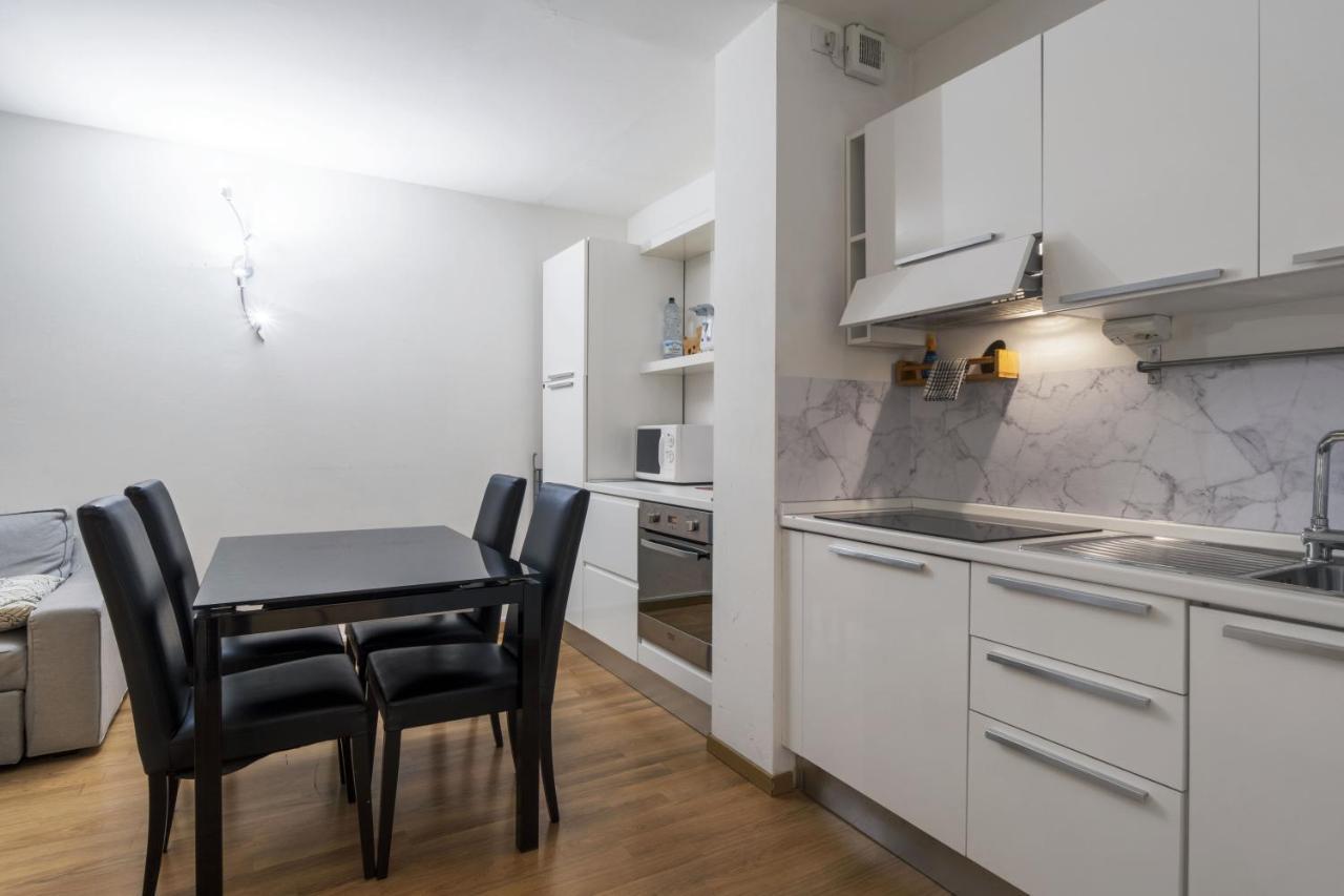 Cozy & Comfy Apt In Navigli Area Milan Luaran gambar
